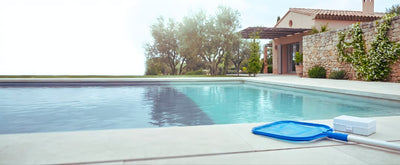 Cómo recuperar el agua de la piscina después del invierno: guía paso a paso para abrirla y evitar el agua verde