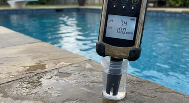 Cómo subir el pH de la piscina: producto, dosis y pasos